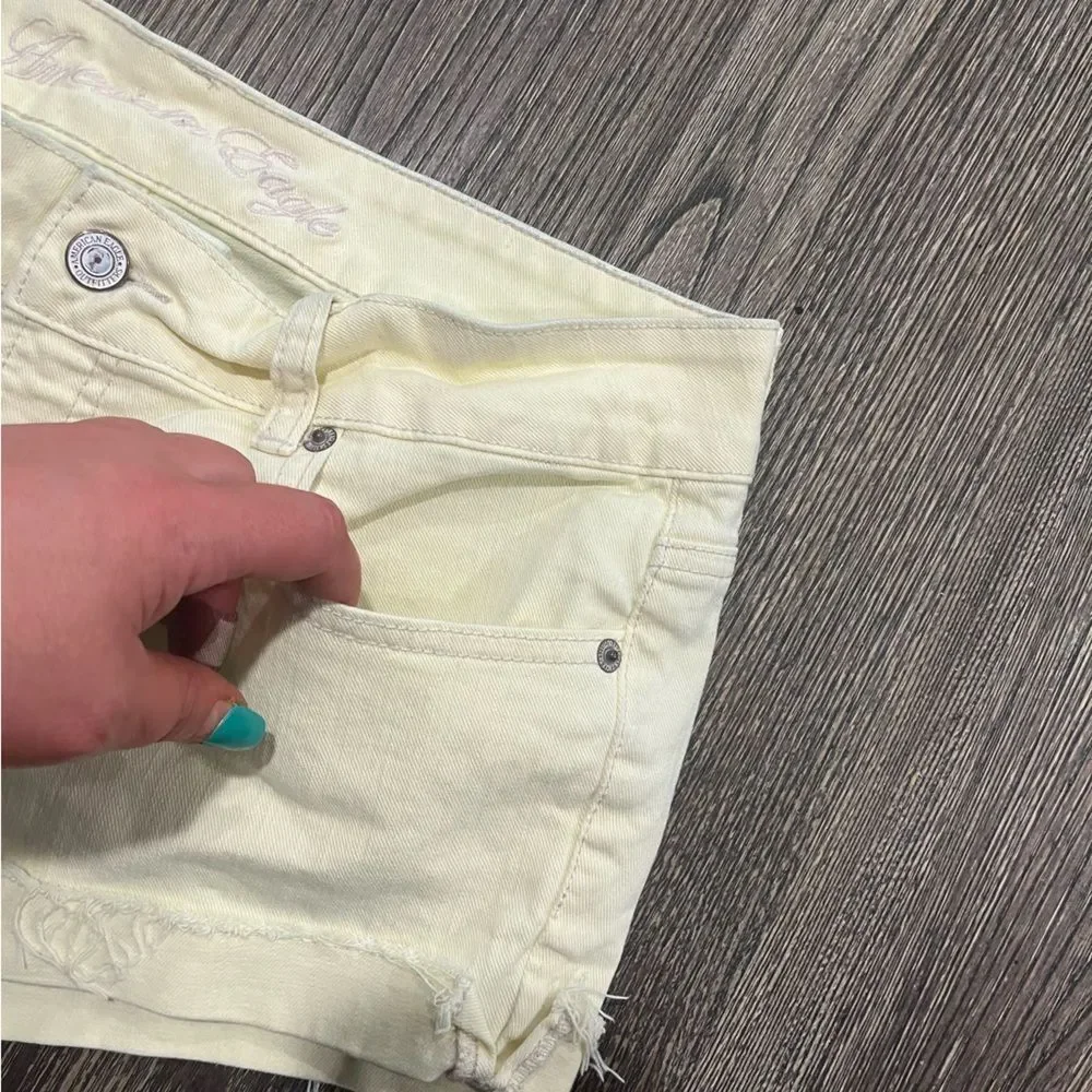 American Eagle Womens Jean Shorts Mid Rise Cuffed Hem Denim Stretch Ivory Size 6